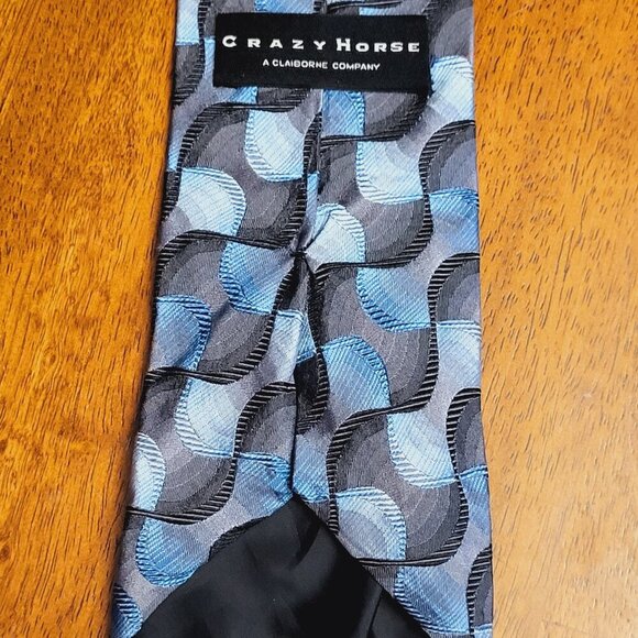 Crazy Horse ~ Geometric Necktie ~ Excellent Condition - Picture 4 of 6